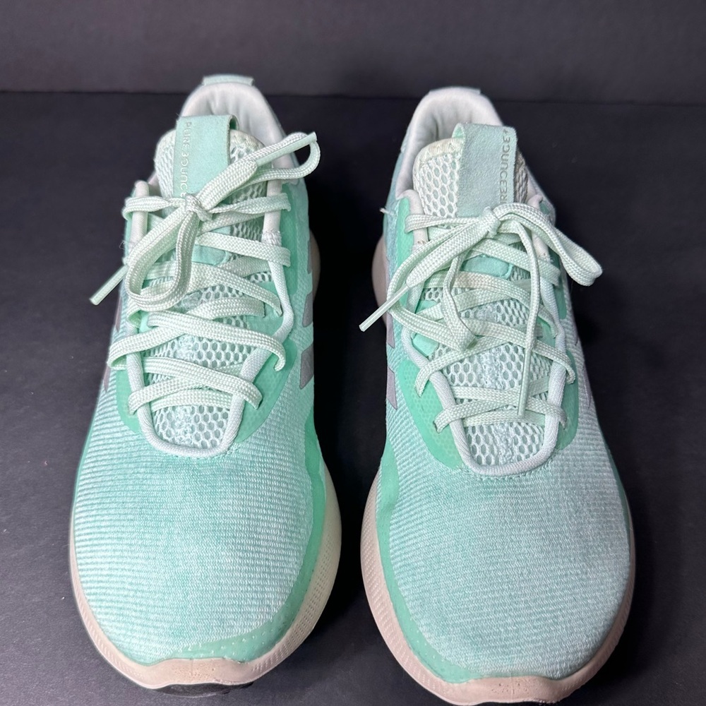 Adidas Women's Mint Green Sneakers size 8 pre owned Exellent conditions
